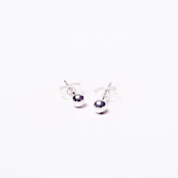 ARO PASANTE DE ACERO BLANCO PERLA PLATEADA (4MM)-ACEA04
