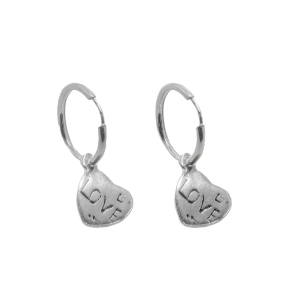 AR517B- AROS ARGOLLA CON DIJE CORAZON Y PALABRA LOVE