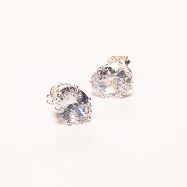 AROS DE PLATA 925 CON ZIRCONIA OVALADA ENGARZADA - AR0182