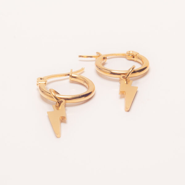 ARO ARGOLLA DORADO CON DIJE DE RAYO 15MM - ACEA459