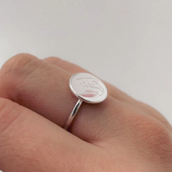 AN10056- ANILLO LISO WOMEN POWER CON FORMA PLATA 925 (MEDIDA ESTANDAR) - Image 2