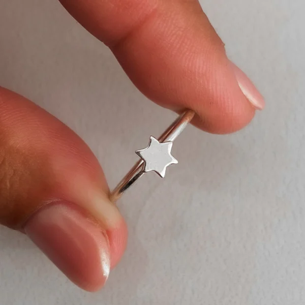 AN1009- ANILLO LISO CON FORMA PLATA 925 (MEDIDA ESTANDAR)