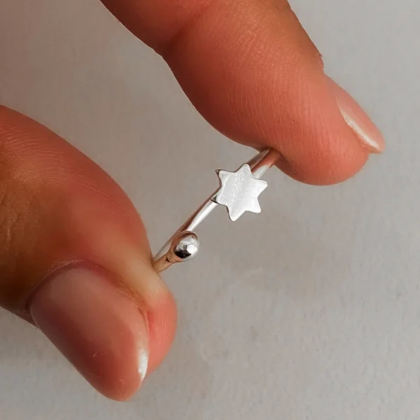 AN10011- ANILLO LISO CON FORMA PLATA 925 (MEDIDA ESTANDAR)