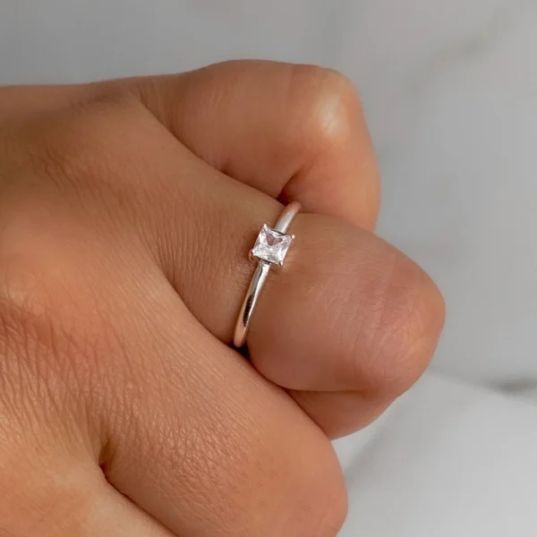 AN10060- ANILLO CON CUBIC CENTRAL PLATA 925 (MEDIDA ESTANDAR) - Image 2